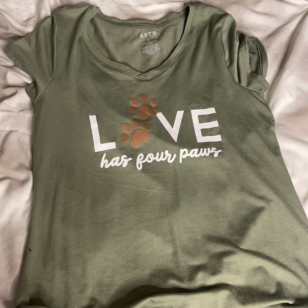 T-shirt size small